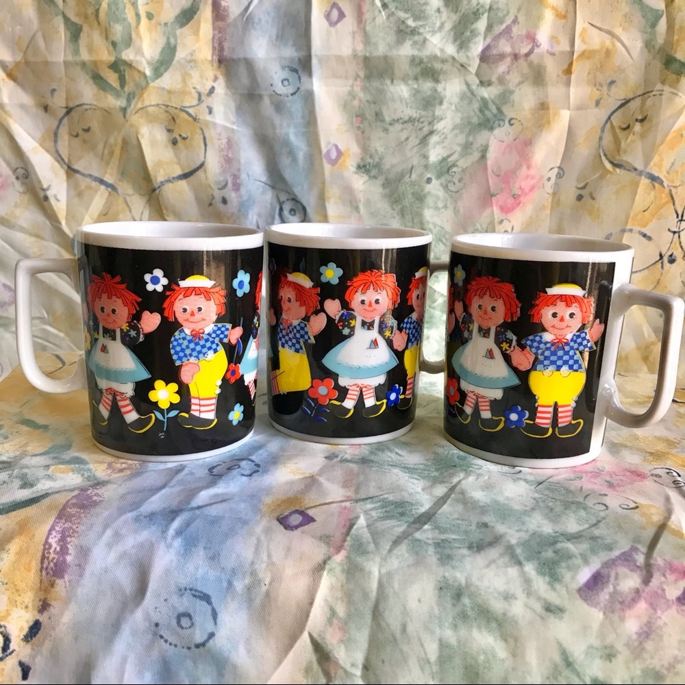 Raggedy Ann and Andy Play Time R6941 Cup Mug set of 3 3.5” PLUS FREE BROOCH PIN